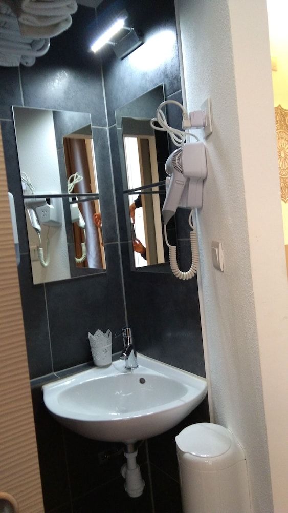 Mauguio Center Hôtel Standard Double Room 3