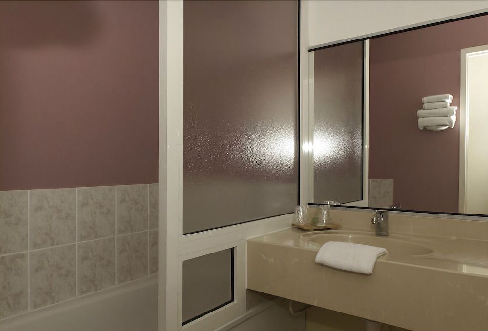 Hostellerie Saint Vincent Beauvais Aéroport Double Room 3