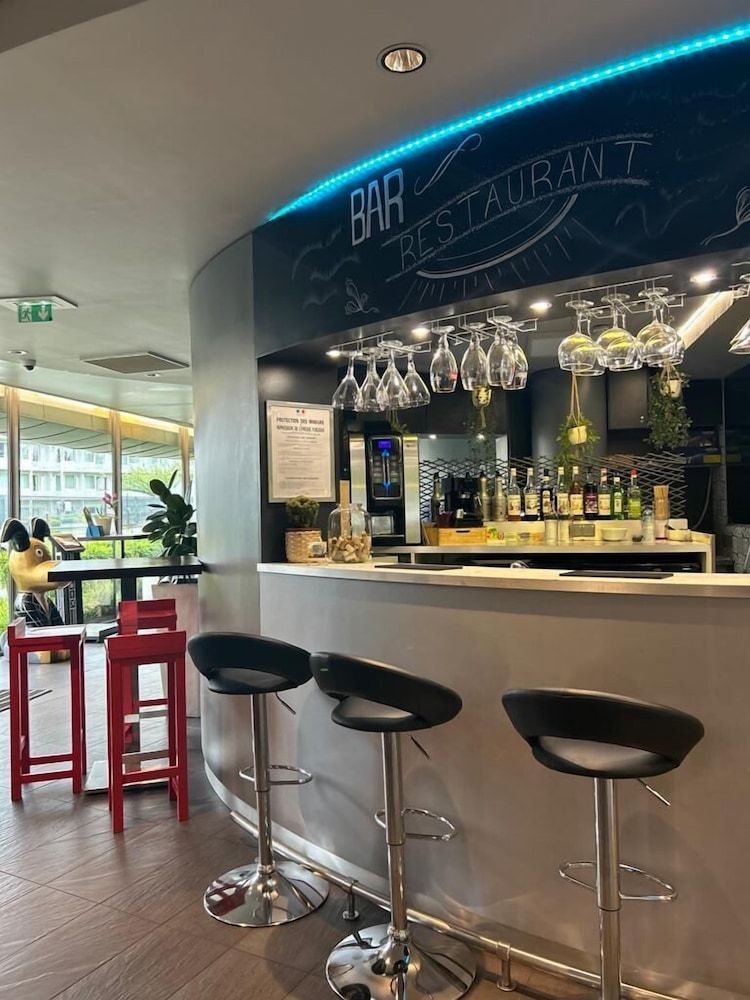 undefined Standing Hôtel Suites by Actisource 9