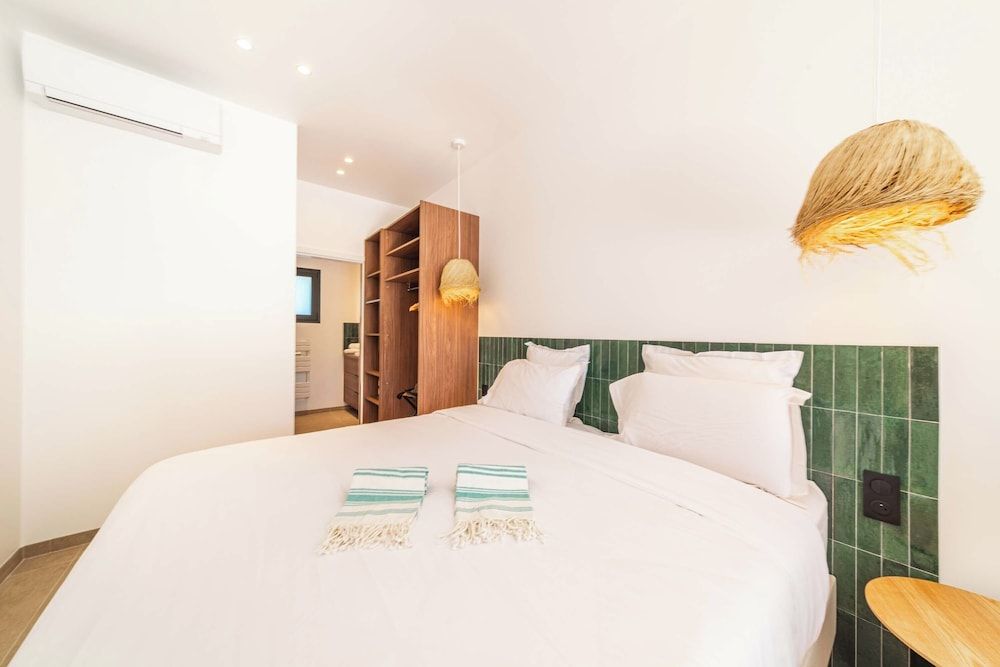 Junior Suite, 1 Queen Bed with Sofa bed, Terrace