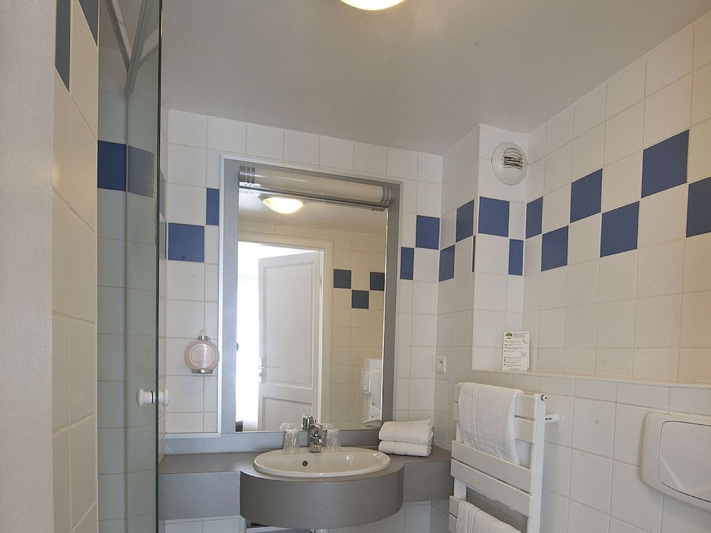 Le Grillon Single Room 9