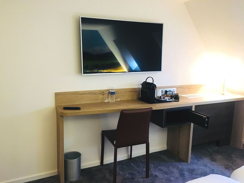 Hotel KLE, BW Signature Collection Junior Suite, 1 King Bed, Non Smoking (Converts to 2 Twin Beds) 8