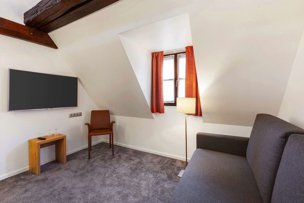 Hotel KLE, BW Signature Collection Junior Suite, 1 King Bed, Non Smoking (Converts to 2 Twin Beds) 10