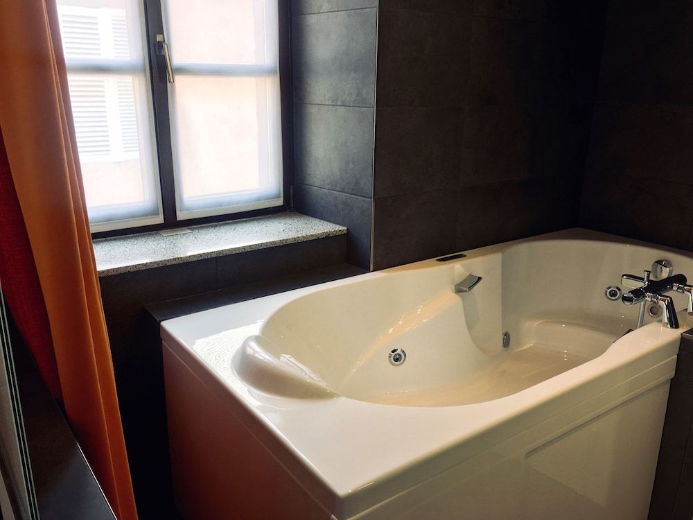 Hotel KLE, BW Signature Collection Executive Room, 1 King Bed, Non Smoking, Bathtub (Converts to 2 Twin Beds) 7