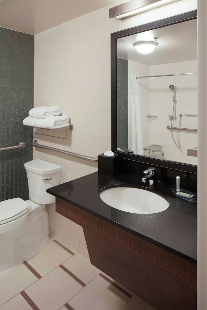 Fairfield Inn & Suites by Marriott Columbus OSU Room, 2 Queen Beds (Mobility Accessible, Tub) 6