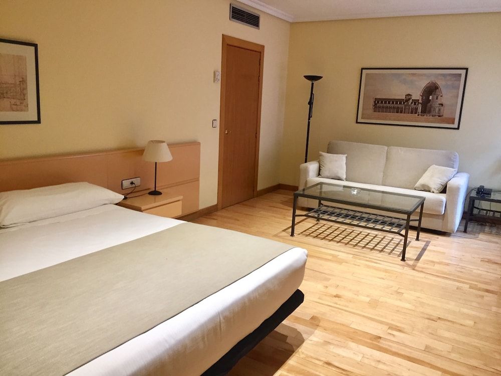 Hotel AR Parquesur Standard Twin Room 5
