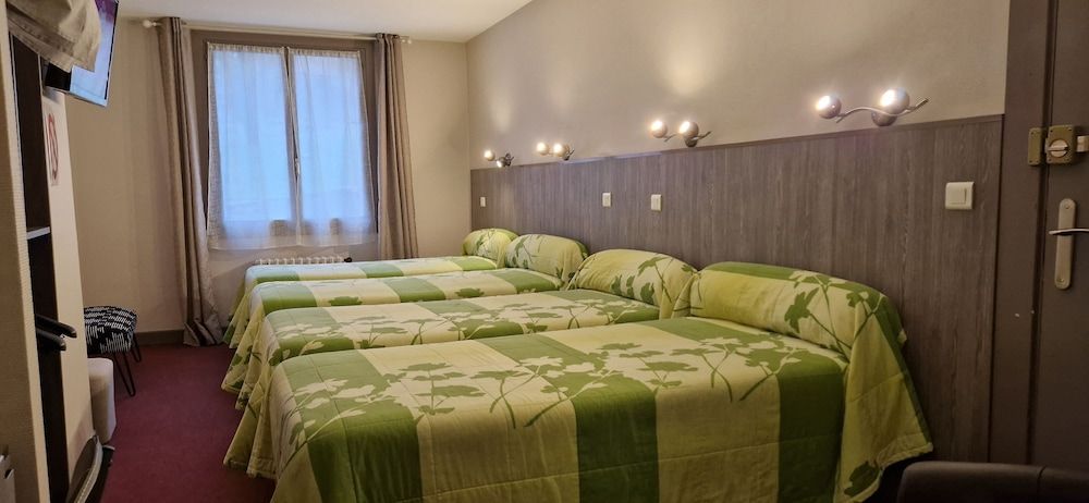 Le Faubourg Family Room 4