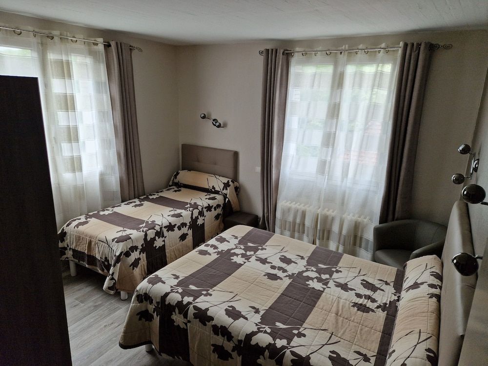 Le Faubourg Triple Room 4