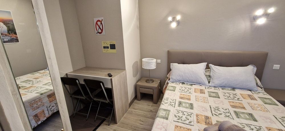 Le Faubourg Double Room 6