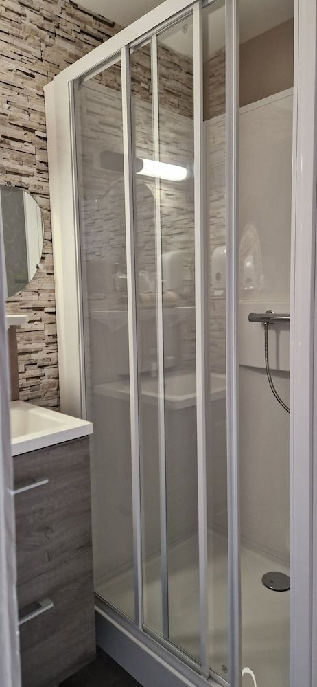 Le Faubourg Double Room 18