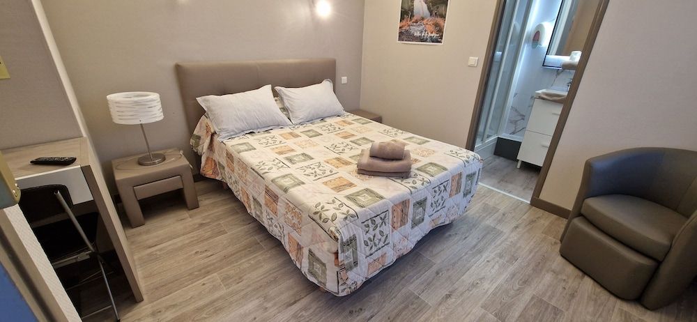 Le Faubourg Double Room 5