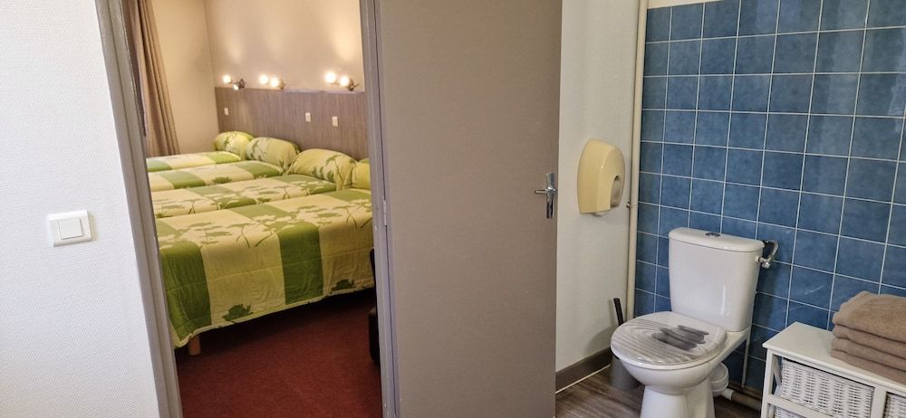 Le Faubourg Family Room 14