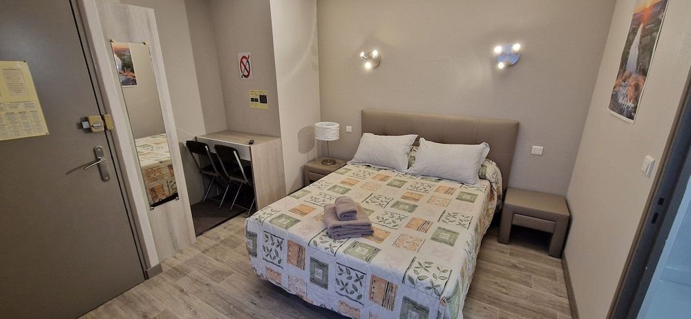 Le Faubourg Double Room 8