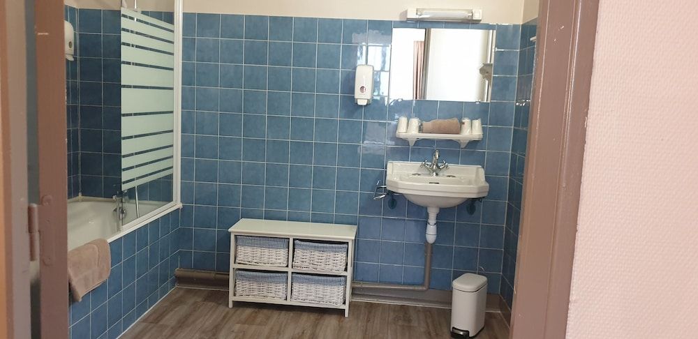 Le Faubourg Family Room 6