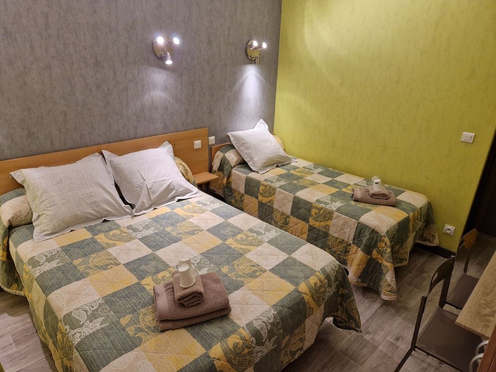 Le Faubourg Triple Room 2