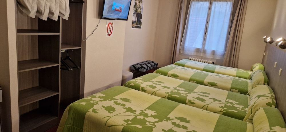 Le Faubourg Family Room 3