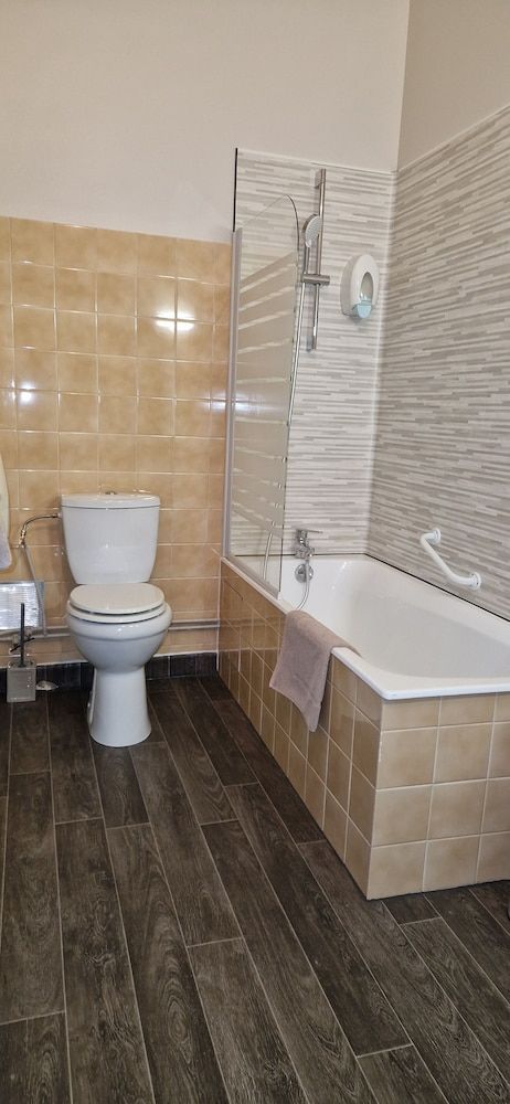 Le Faubourg Triple Room 10