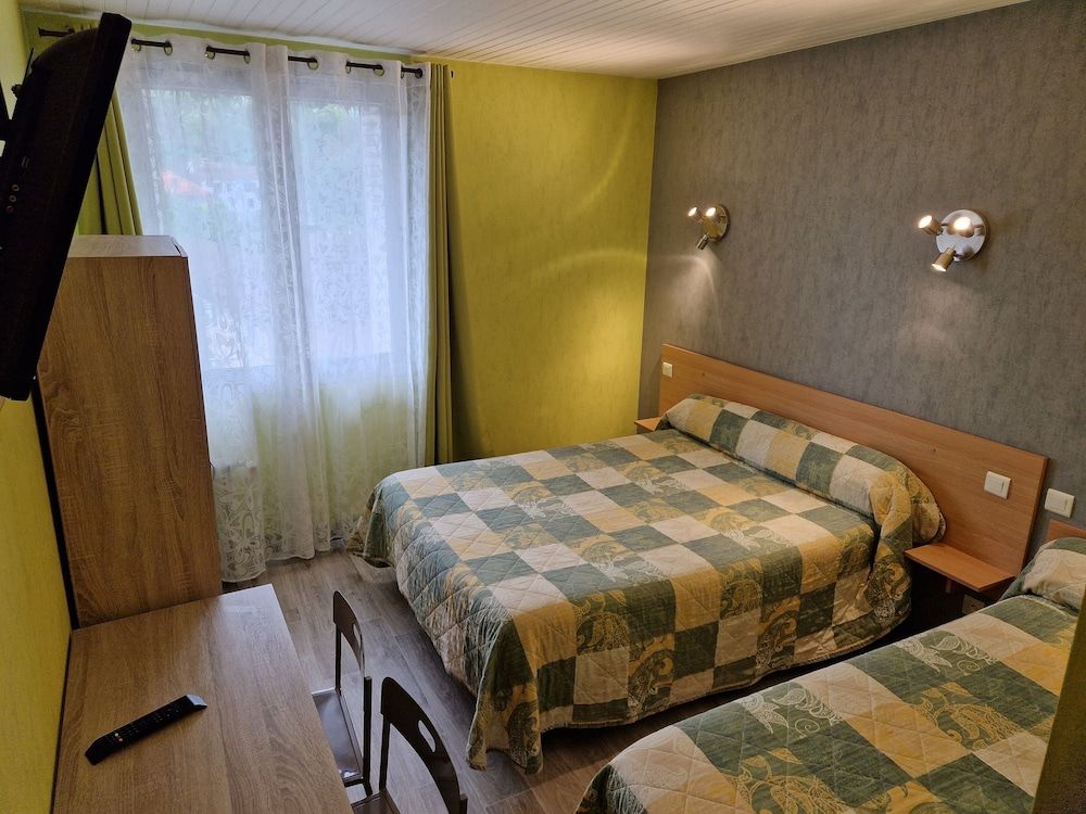 Le Faubourg Triple Room