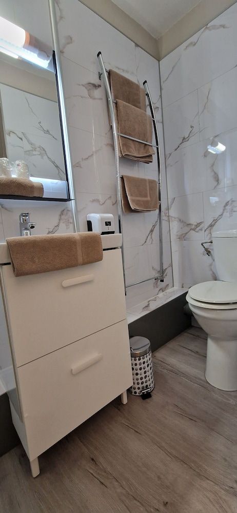 Le Faubourg Double Room 13