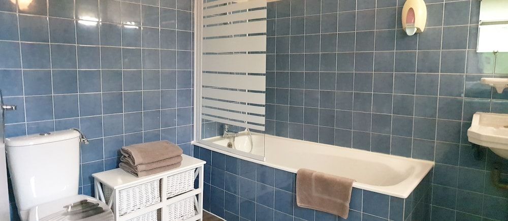 Le Faubourg Family Room 7