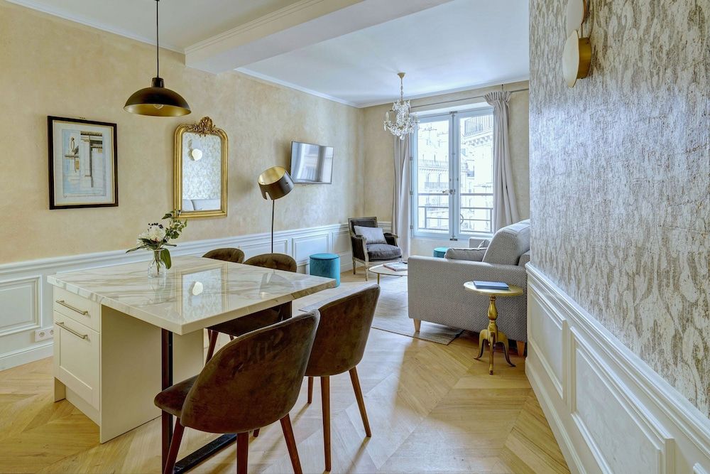 undefined Apartments du Louvre - St-Honoré