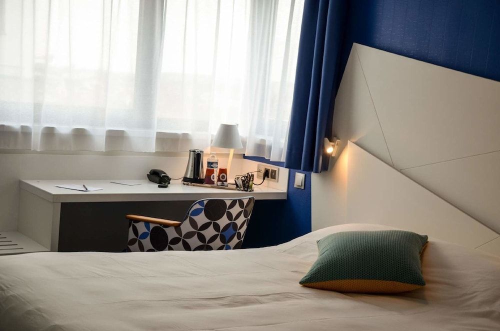 Hotel Origami Comfort Room, 1 Queen Bed with Sofa bed 2