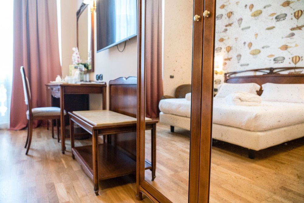 Hotel Continental Genova Classic Room 4