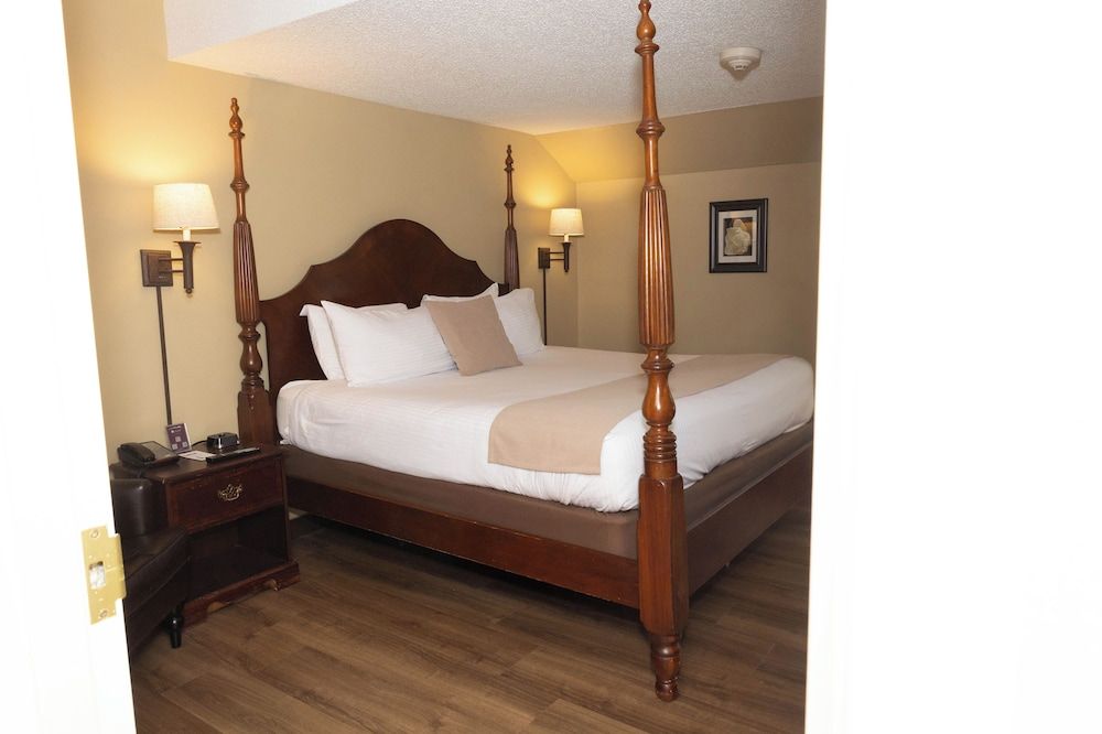 D. Hotel Suites & Spa Suite, 1 Bedroom 3