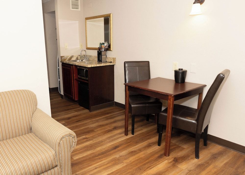 D. Hotel Suites & Spa Suite, 1 Bedroom 12