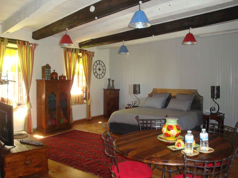 Double Room, Valley View (Emergence)