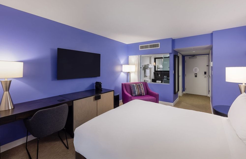 OPUS Hotel Vancouver Standard Room, 1 Queen Bed 2