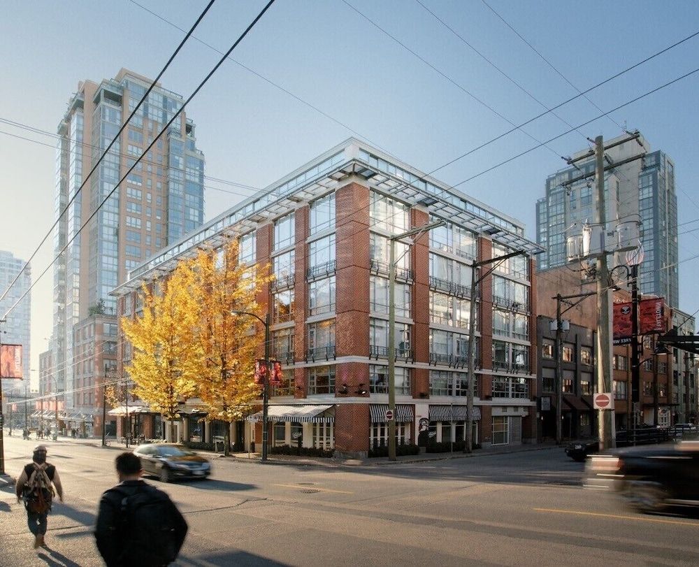 undefined OPUS Hotel Vancouver 8