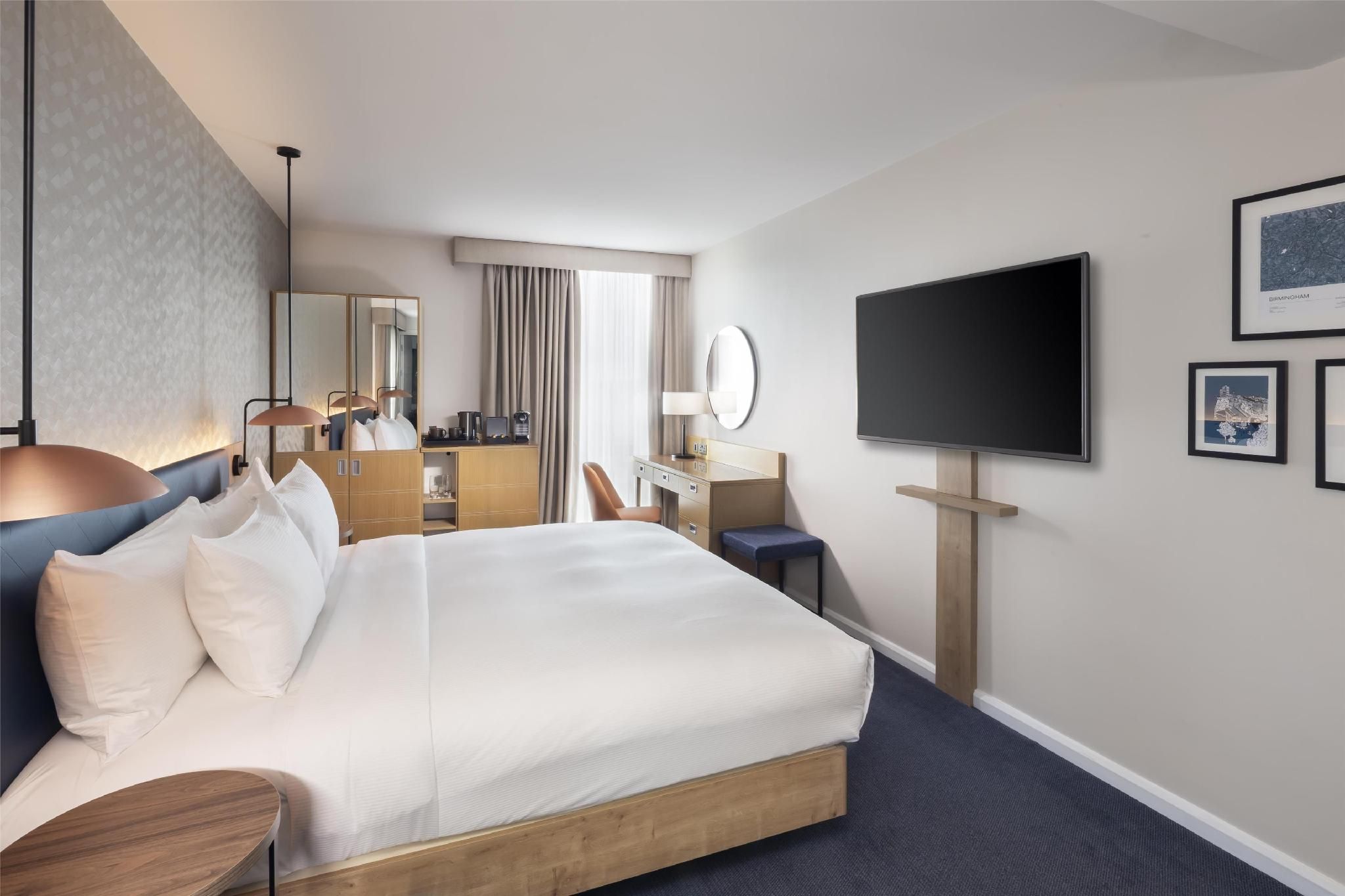 Queen Bedroom With Extra Rollaway