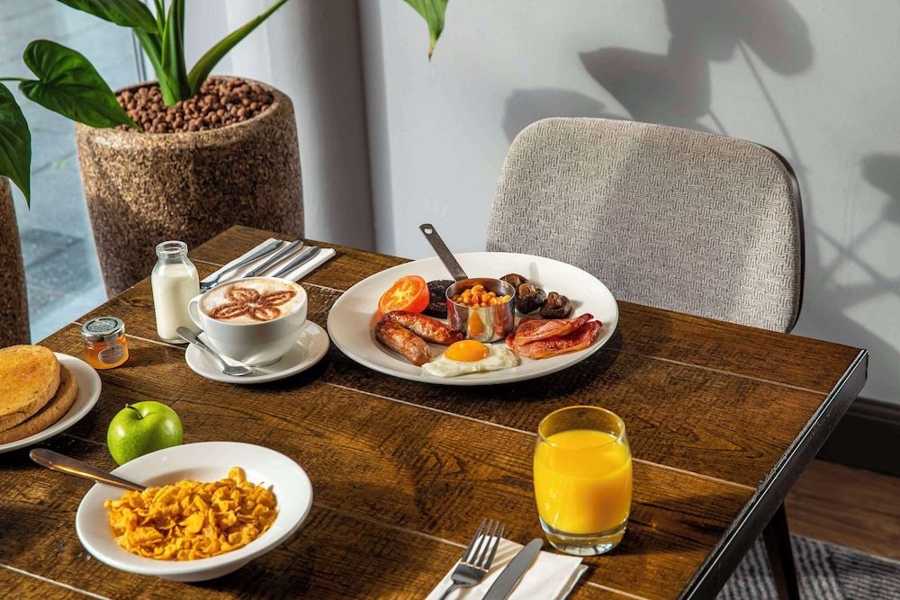 undefined Hilton Garden Inn Bristol City Centre 8