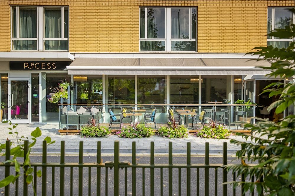 undefined Hilton Garden Inn Bristol City Centre 6