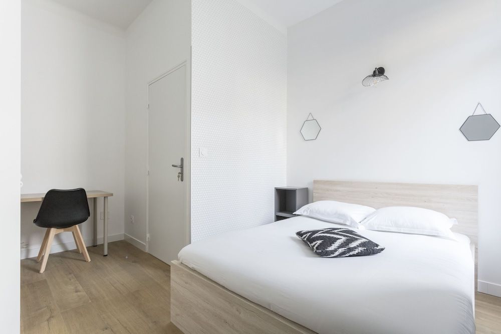 City Double Room, Shared Bathroom (1)