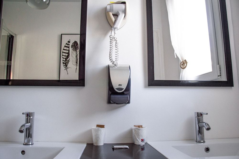 Hôtel Le Tivoli Twin Room 10