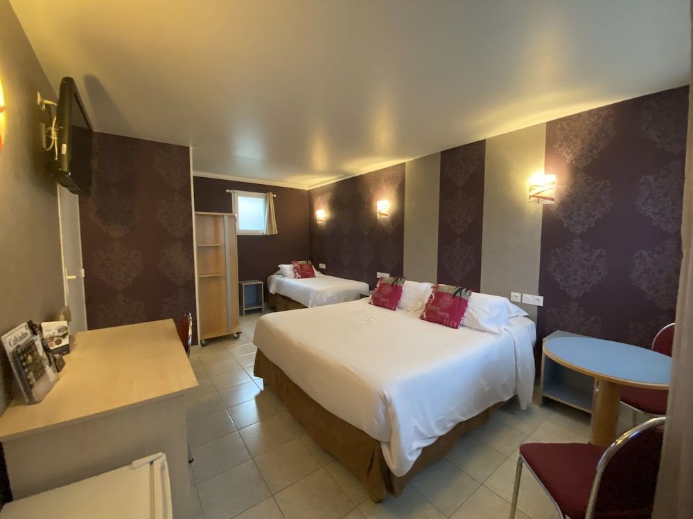 Quintuple Room