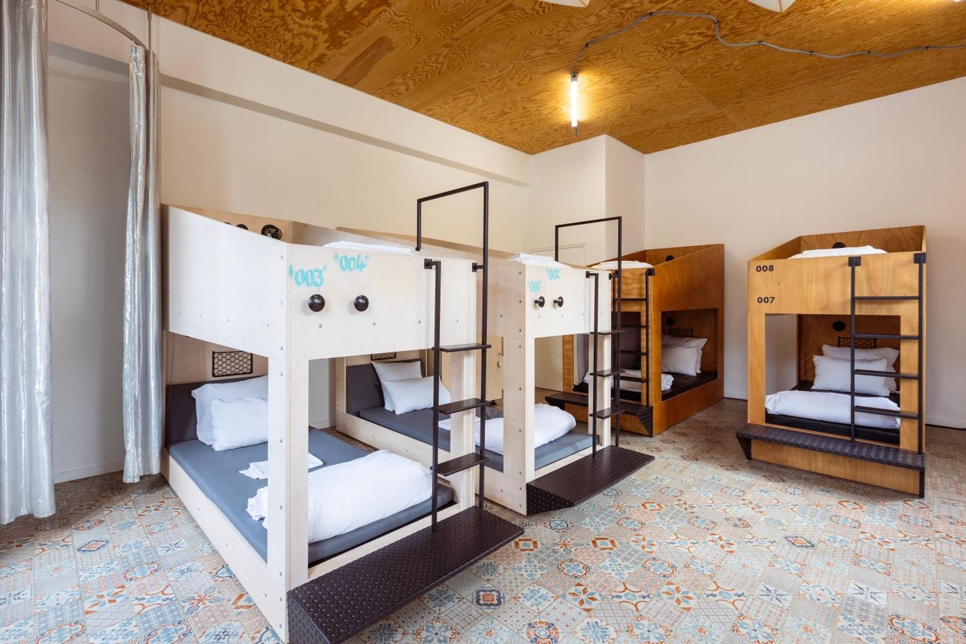 Private Dorms for 10 people with shared Bathroom