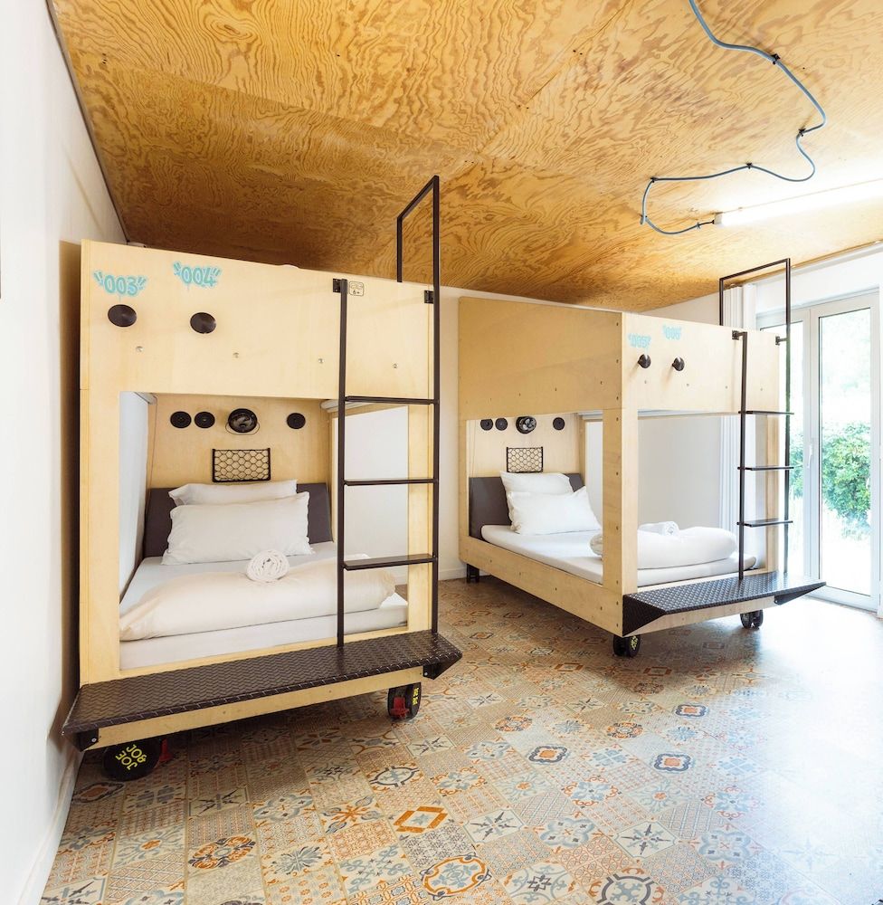 Design Private Deluxe Bedroom for 4 people with a Bathroom