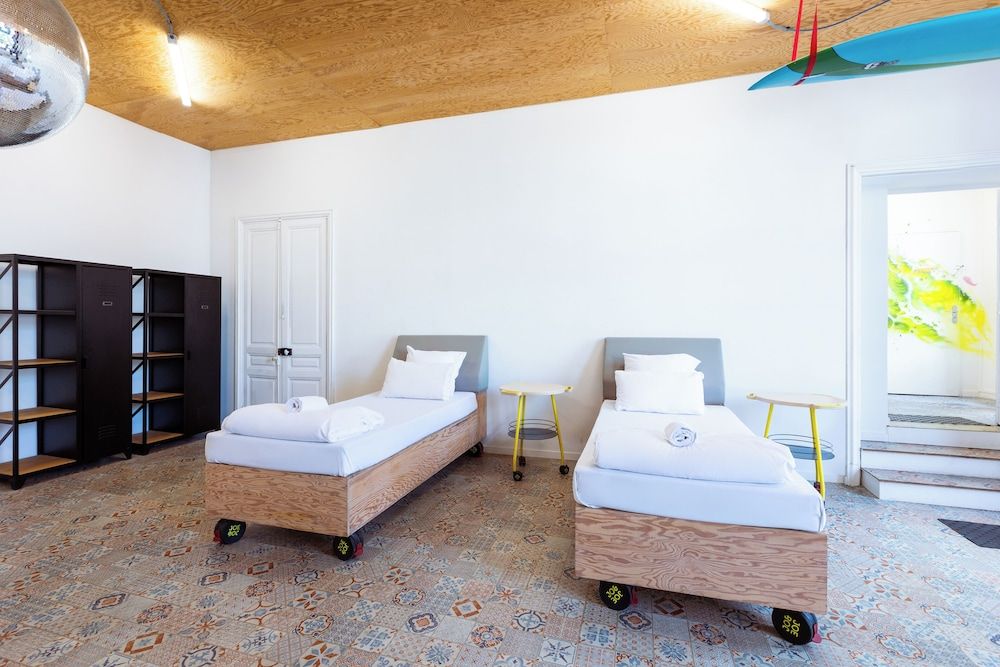 Design Private Deluxe Bedroom for 8 people with a Bathroom