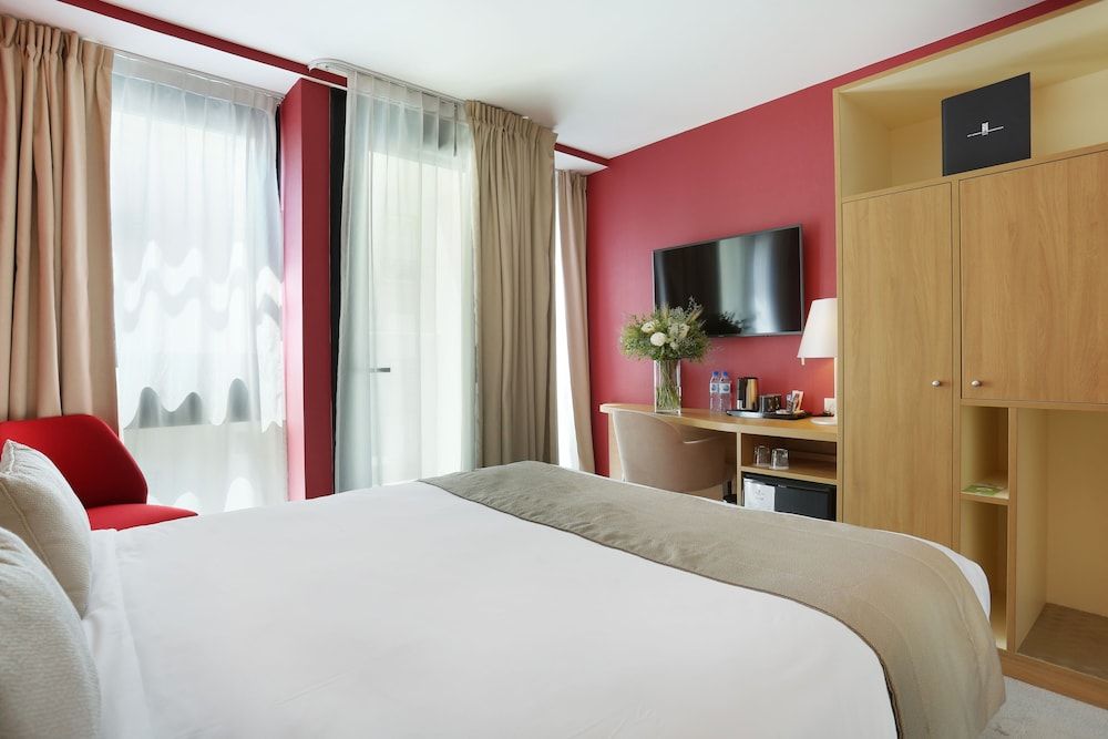 Family Room, Connecting Rooms