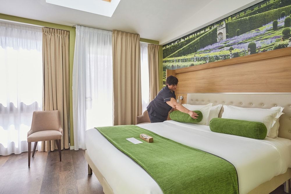 Eiffel Tower Suite