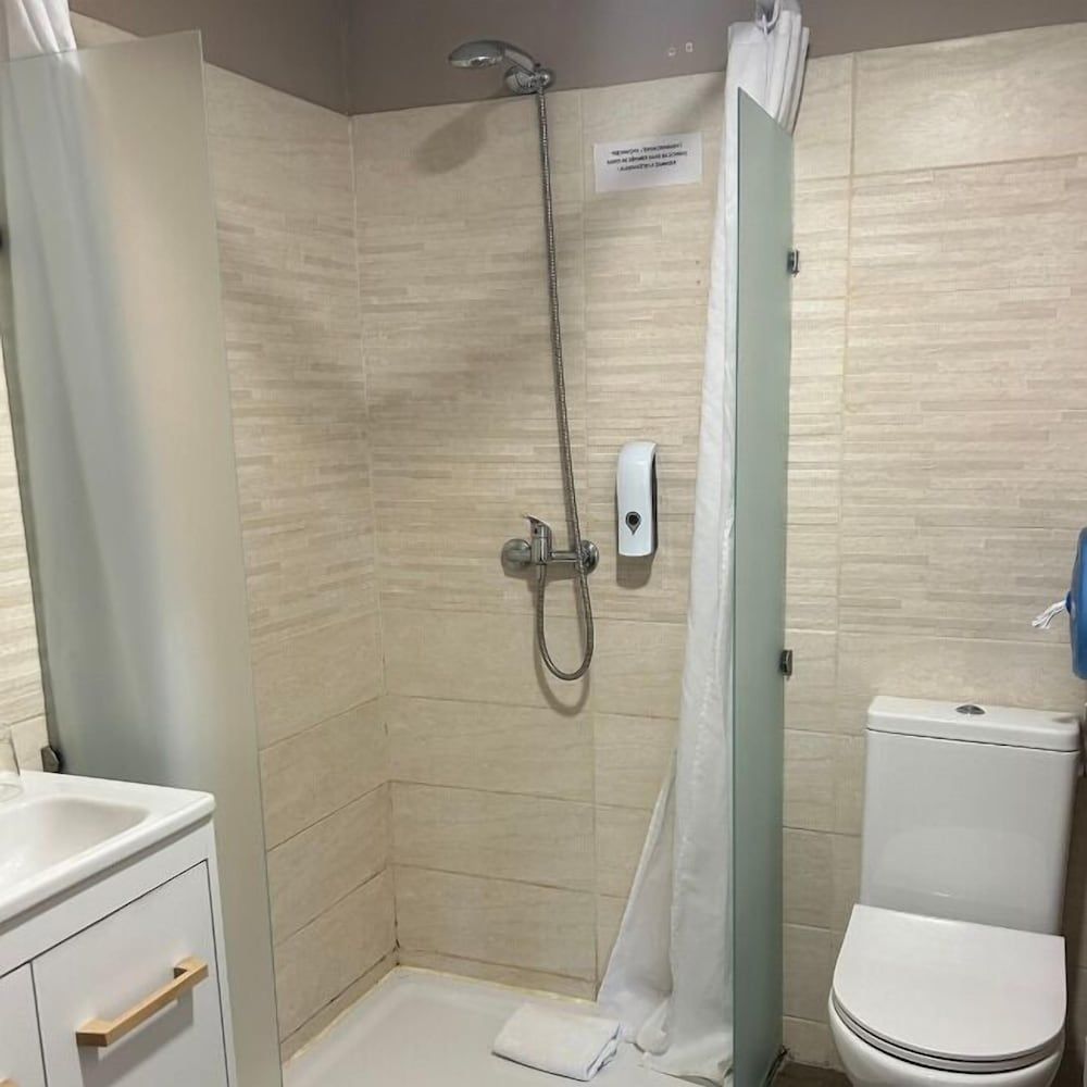 Hôtel Le Carnon Family Room 8