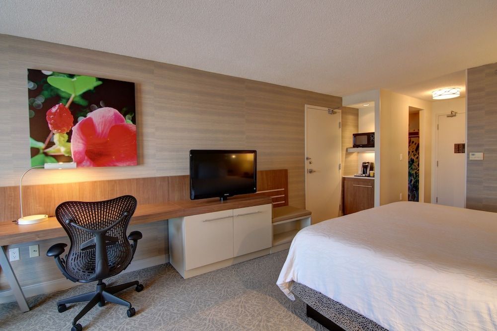 Hilton Garden Inn Toronto - Mississauga Room, 1 King Bed 6