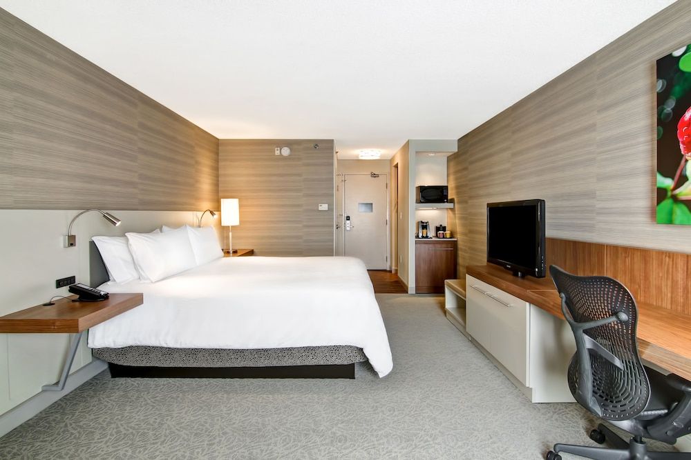 Hilton Garden Inn Toronto - Mississauga Room, 1 King Bed