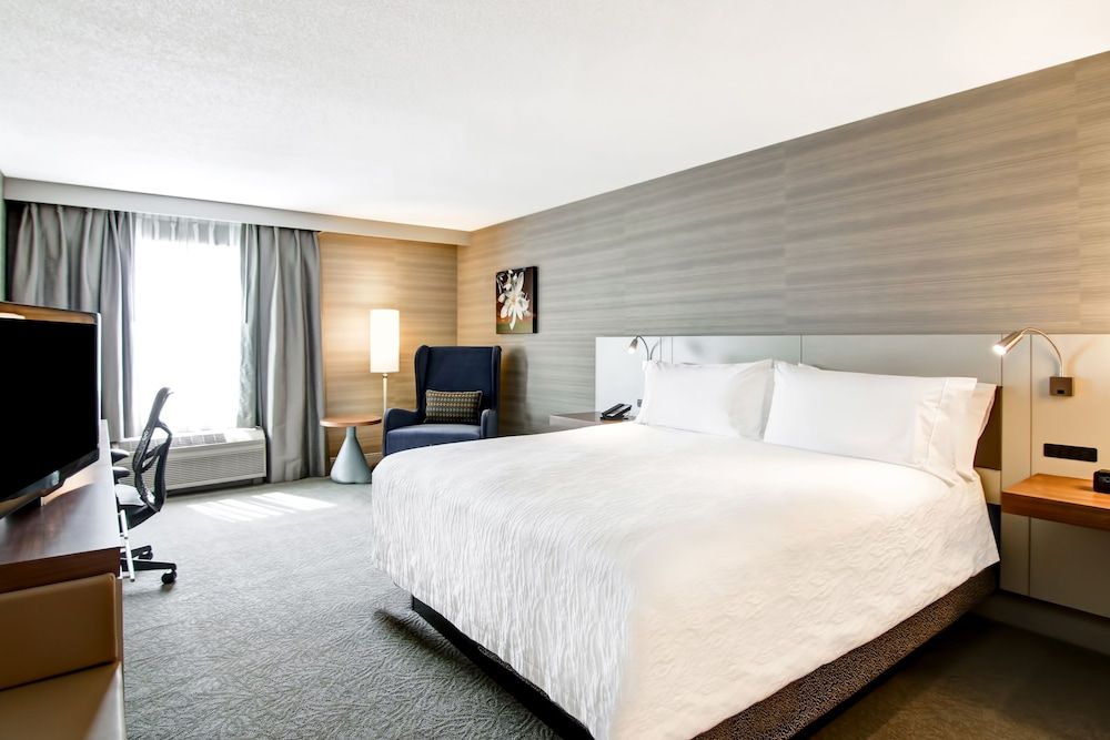Hilton Garden Inn Toronto - Mississauga Room, 1 King Bed 2