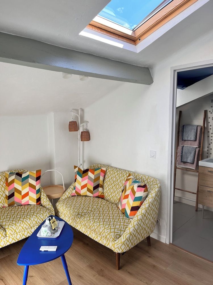 Mansard Roofted King Size Bed (4th floor without lift, reading corner)