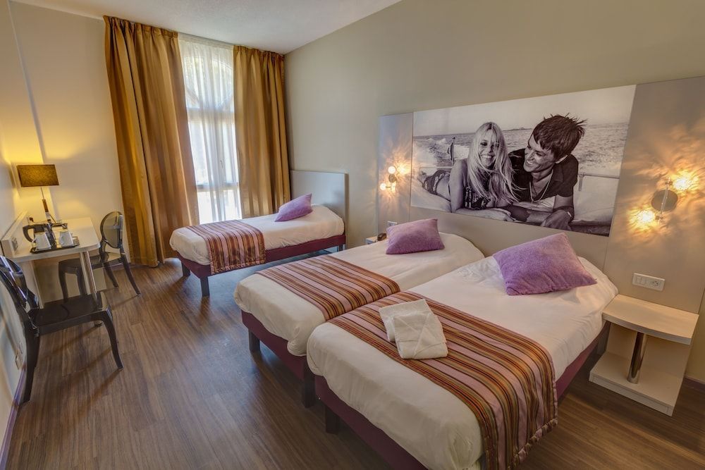Hôtel Arles Plaza Family Triple Room 2
