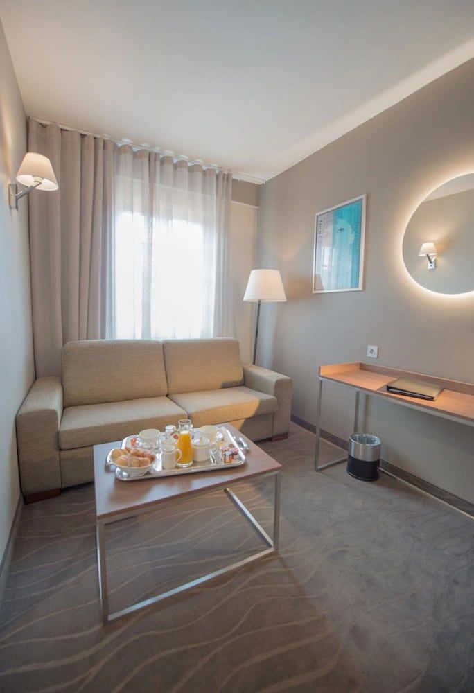 Hôtel Lou Castelet Executive Quadruple Room 8